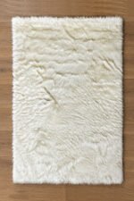White shaggy rug with soft fluffy pile by Musa Carpets