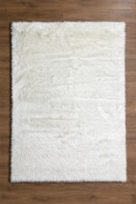 White shaggy rug with soft fluffy pile by Musa Carpets
