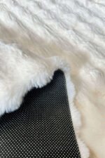 Thick pile and soft texture of a white shaggy rug 3x5 ft